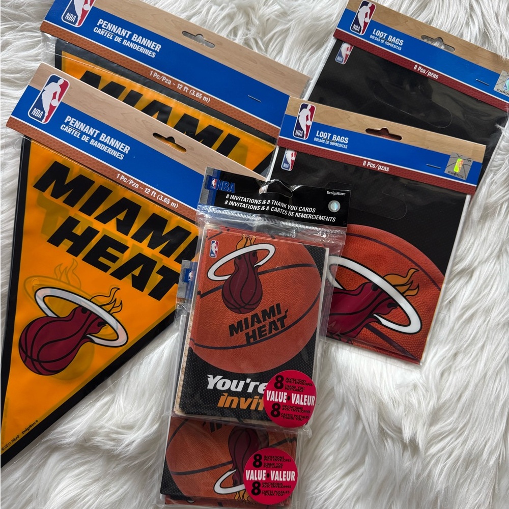 MIAMI HEAT Party Supplies-2 pennants, 16invitations & thank you and 16 loot bags